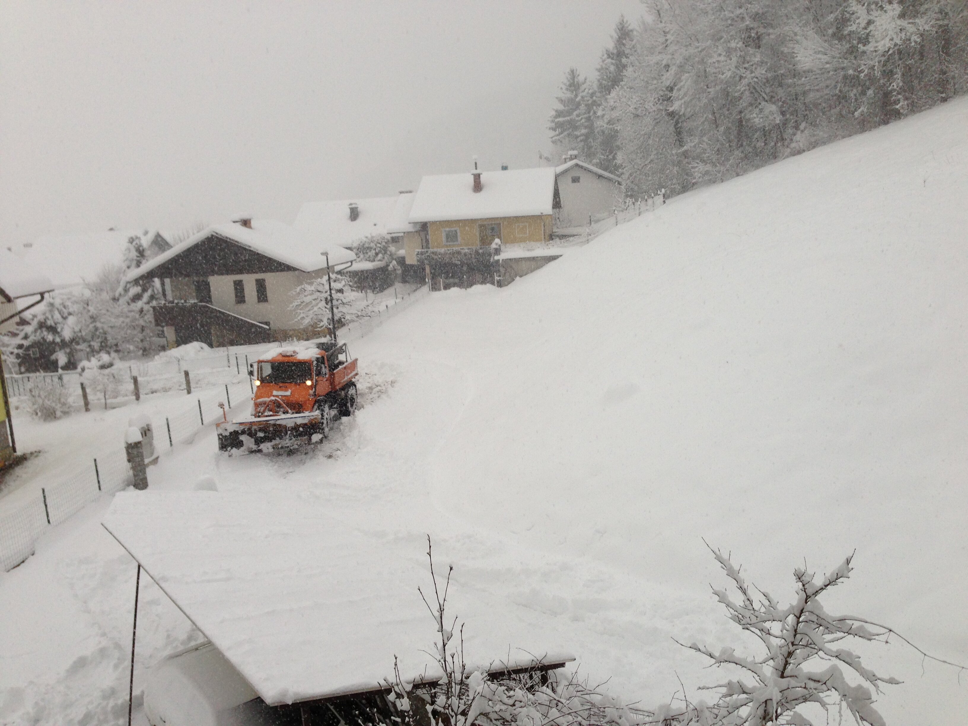 Začetek obvezne uporabe zimske opreme