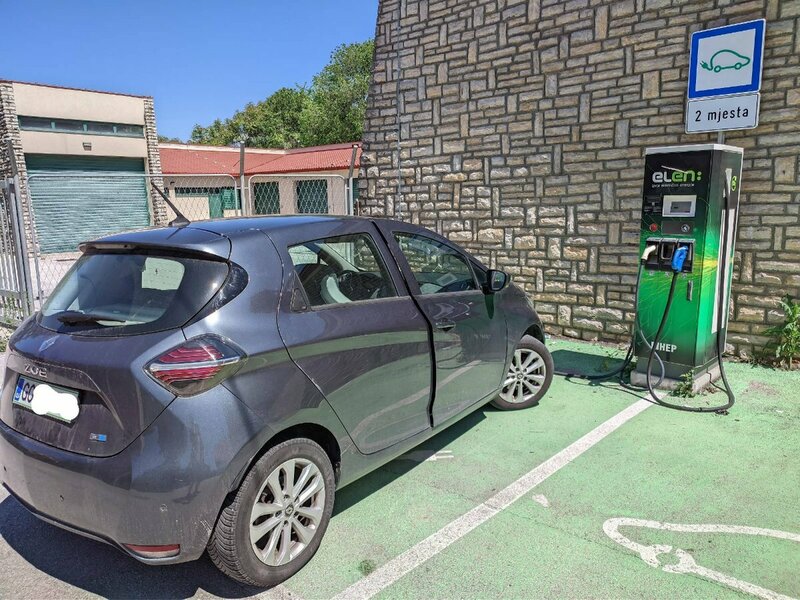 ZOE_polnjenje_HR 2.jpg